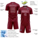 Maglia da calcio personalizzata con stampa a sublimazione di forme geometriche bianche e cremisi
